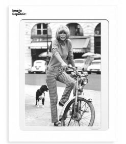 New Image Republic Affiche Mireille Darc Velo 40 X 50 Cm