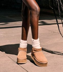 Online UGG® Bottines Classic Ultra Mini Plateforme Daim Sand