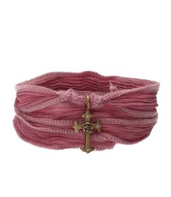 Wholesale Catherine Michiels Bracelet En Soie A Nouer Et Charm Mariel Cross En Bronze Et Diamant