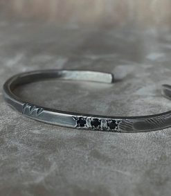 New Tó Garal Bracelet Three Dark Diamonds